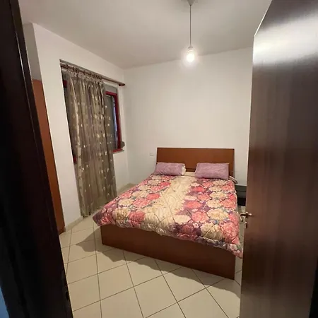 アパート Hyrje ティラナ